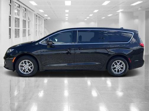 2024 Chrysler Pacifica Touring