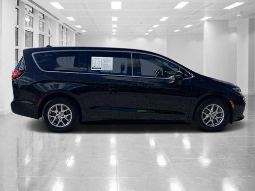 2024 Chrysler Pacifica Touring