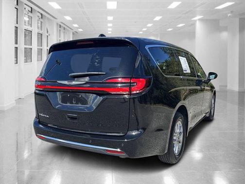 2024 Chrysler Pacifica Touring