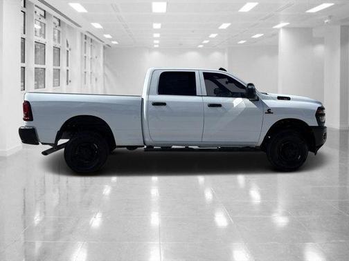 2025 RAM 2500 Tradesman Crew Cab 4x4 6'4' Box