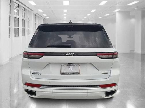 2025 Jeep Grand Cherokee Summit