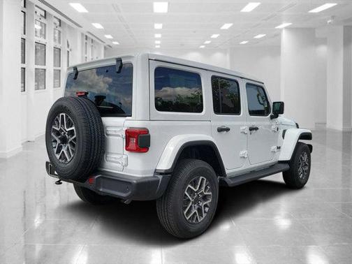 2025 Jeep Wrangler 4-Door Sahara 4x4