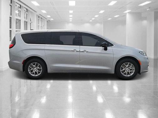 2025 Chrysler Pacifica L