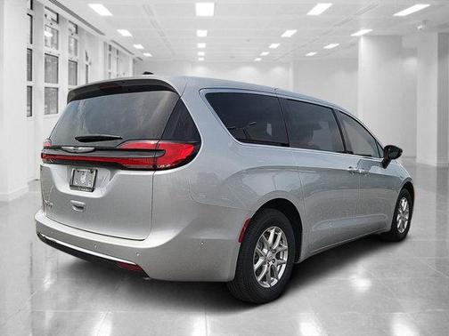 2025 Chrysler Pacifica L