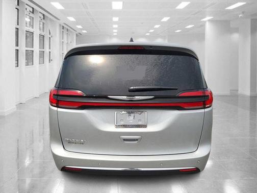 2025 Chrysler Pacifica L