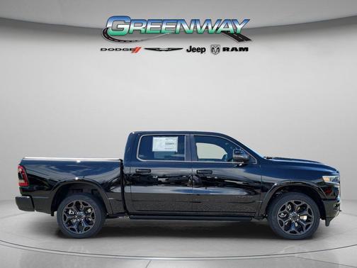 Diamond Black Crystal Pearlcoat 2023 RAM 1500 Limited