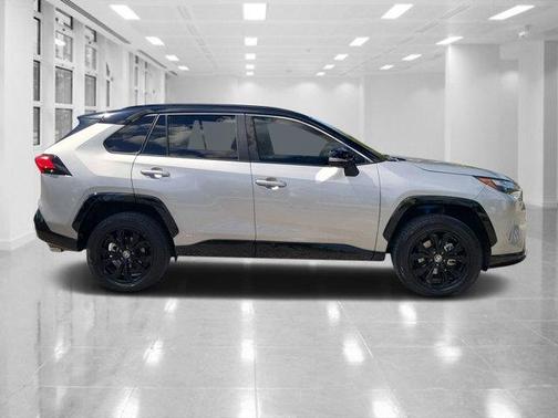 2022 Toyota RAV4 Hybrid SE