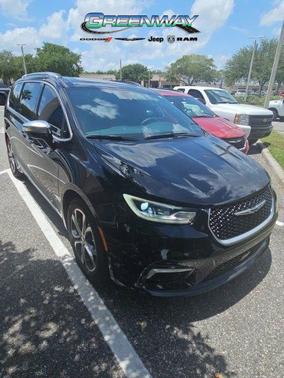 Diamond Black Crystal Pearlcoat 2024 Chrysler Pacifica L