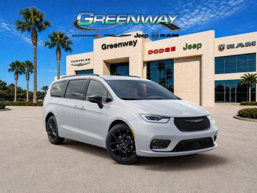 Bright White Clearcoat 2026 Chrysler Pacifica Limited