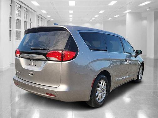 2017 Chrysler Pacifica LX