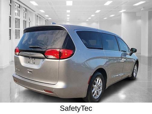 2017 Chrysler Pacifica LX
