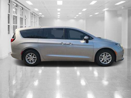 2017 Chrysler Pacifica LX