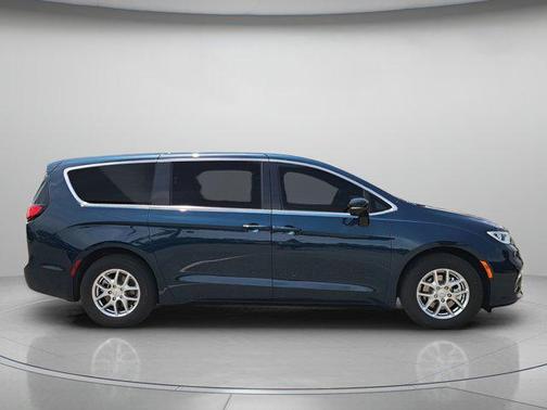 2025 Chrysler Pacifica L
