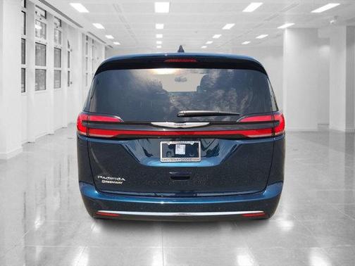 2025 Chrysler Pacifica L