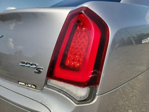 2018 Chrysler 300 S