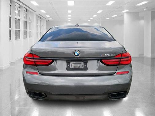 2018 BMW 750 I