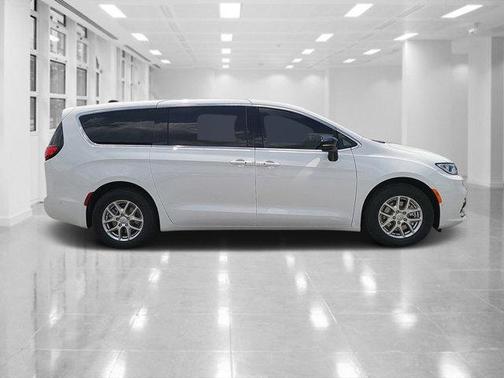 2025 Chrysler Pacifica L