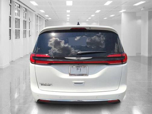 2025 Chrysler Pacifica L