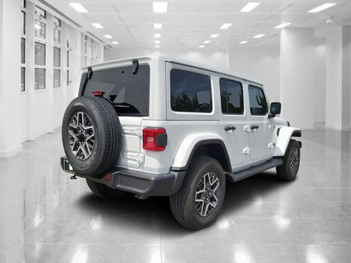 2025 Jeep Wrangler 4-Door Sahara 4x4