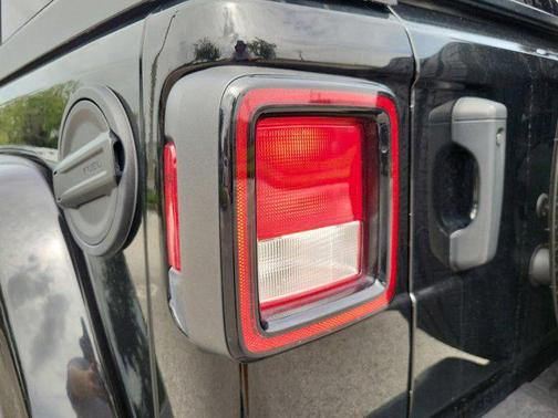 2023 Jeep Wrangler 4-Door Sahara 4x4