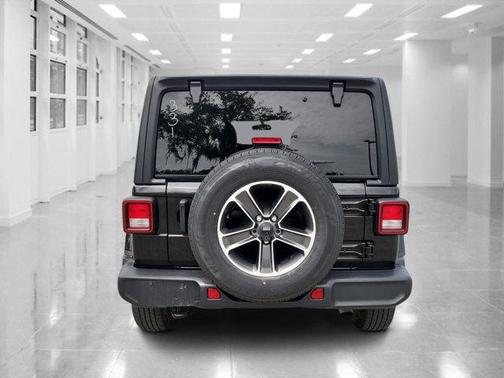 2023 Jeep Wrangler 4-Door Sahara 4x4