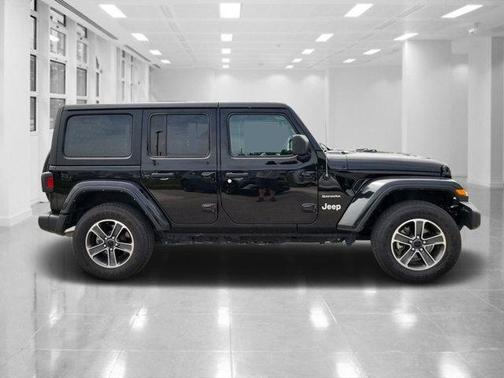 2023 Jeep Wrangler 4-Door Sahara 4x4