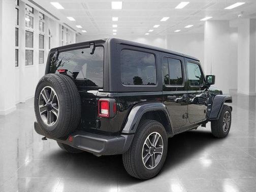 2023 Jeep Wrangler 4-Door Sahara 4x4