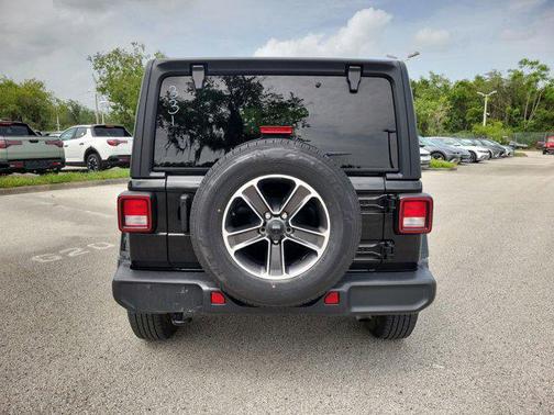 2023 Jeep Wrangler 4-Door Sahara 4x4