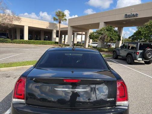 2019 Chrysler 300 Touring