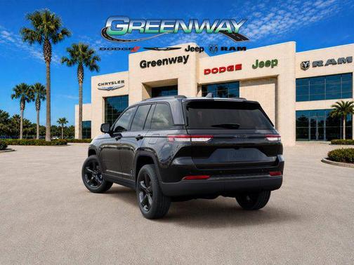 Diamond Black Crystal Pearlcoat 2025 Jeep Grand Cherokee Altitude
