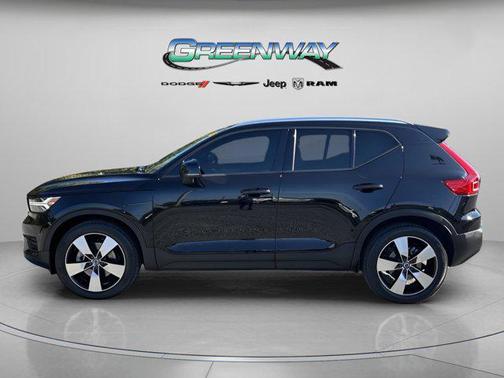 2020 Volvo XC40 T5 Momentum