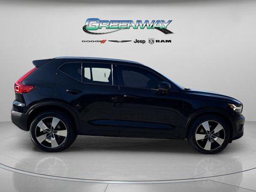 2020 Volvo XC40 T5 Momentum