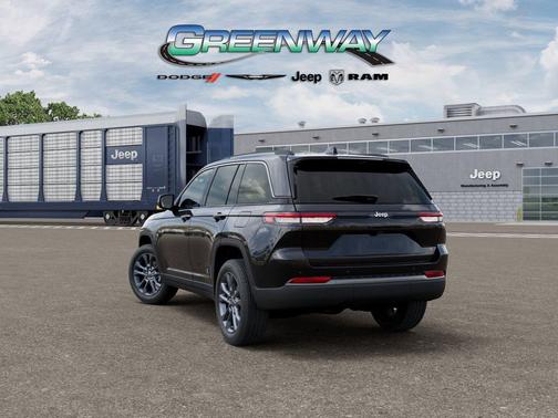 Diamond Black Crystal Pearlcoat 2026 Jeep Grand Cherokee 85th Anniversay Edition 4x4