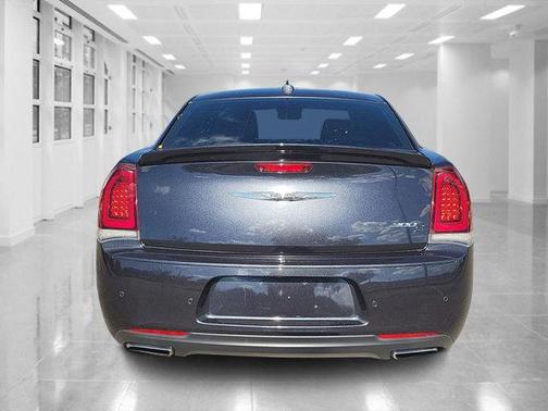 2018 Chrysler 300 S