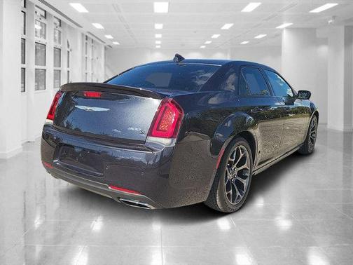 2018 Chrysler 300 S