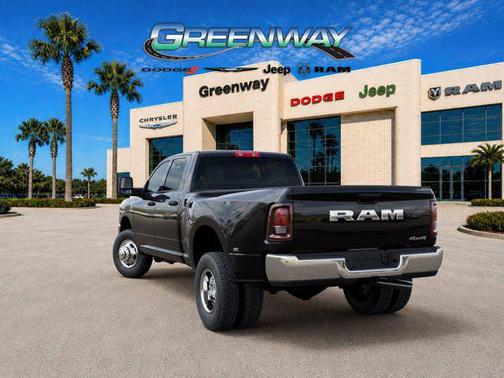 Diamond Black Crystal Pearlcoat 2026 RAM 3500 Tradesman Crew Cab 4x4 8' Box
