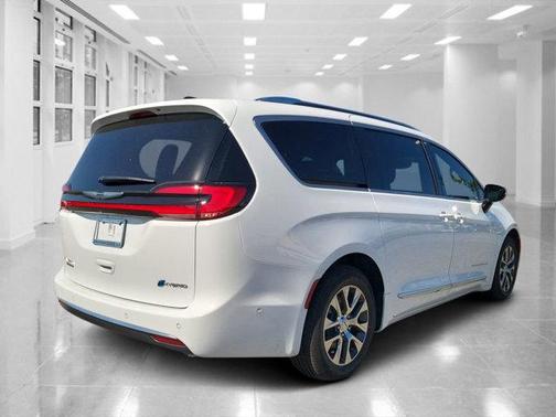 2025 Chrysler Pacifica L