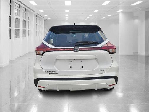 2022 Nissan Kicks SR
