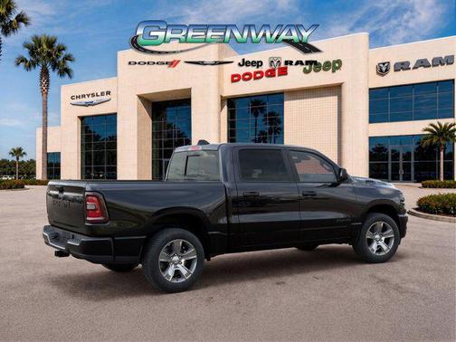 Diamond Black Crystal Pearlcoat 2026 RAM 1500 Express