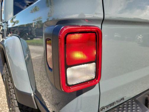 2025 Jeep Gladiator High Tide