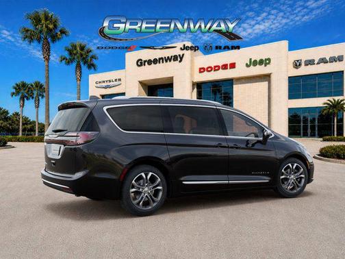 Diamond Black Crystal Pearlcoat 2026 Chrysler Pacifica L
