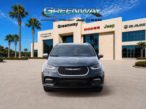 Diamond Black Crystal Pearlcoat 2026 Chrysler Pacifica L