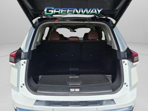 Everest White Pearl/Super Black 2024 Nissan Rogue Platinum