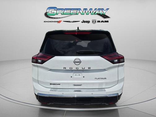 Everest White Pearl/Super Black 2024 Nissan Rogue Platinum
