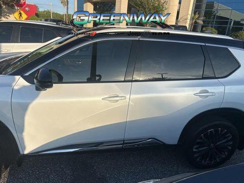 Everest White Pearl/Super Black 2024 Nissan Rogue Platinum