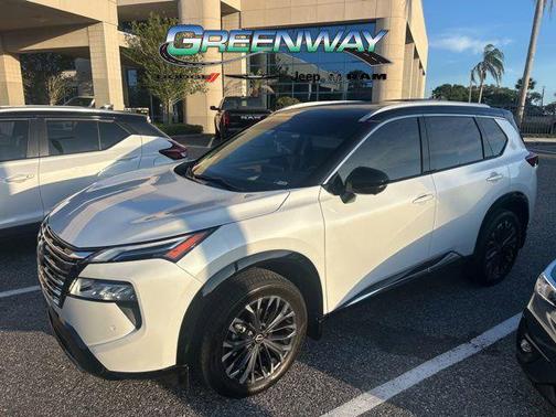 Everest White Pearl/Super Black 2024 Nissan Rogue Platinum