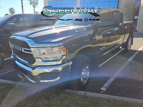 2022 RAM 2500 Tradesman Crew Cab 4x4 6'4' Box