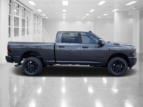 2025 RAM 2500 Big Horn Crew Cab 4x4 6'4' Box