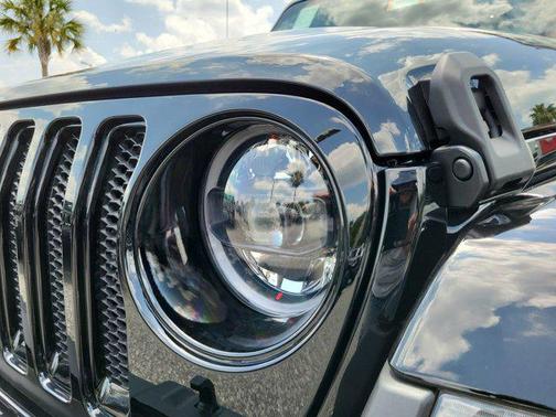 2023 Jeep Wrangler 4-Door Sahara Altitude 4x4