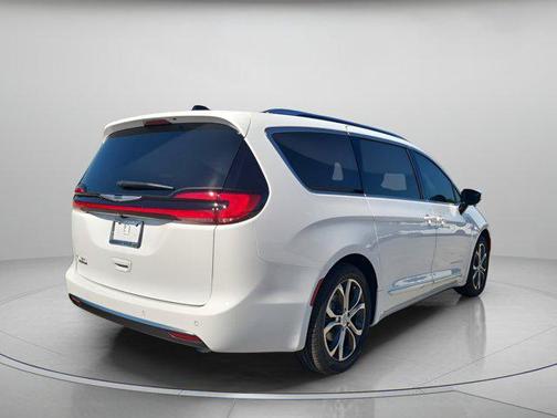 2026 Chrysler Pacifica L